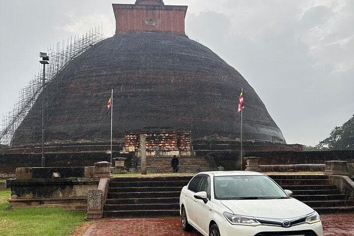 Customized day tours across Sri Lanka's beautiful destinations