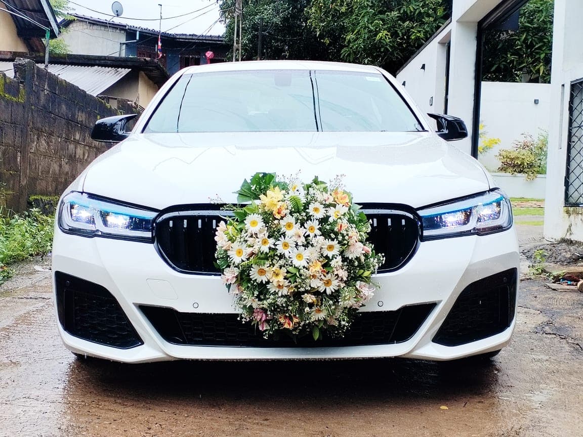 Luxury wedding car hire services in Sri Lanka